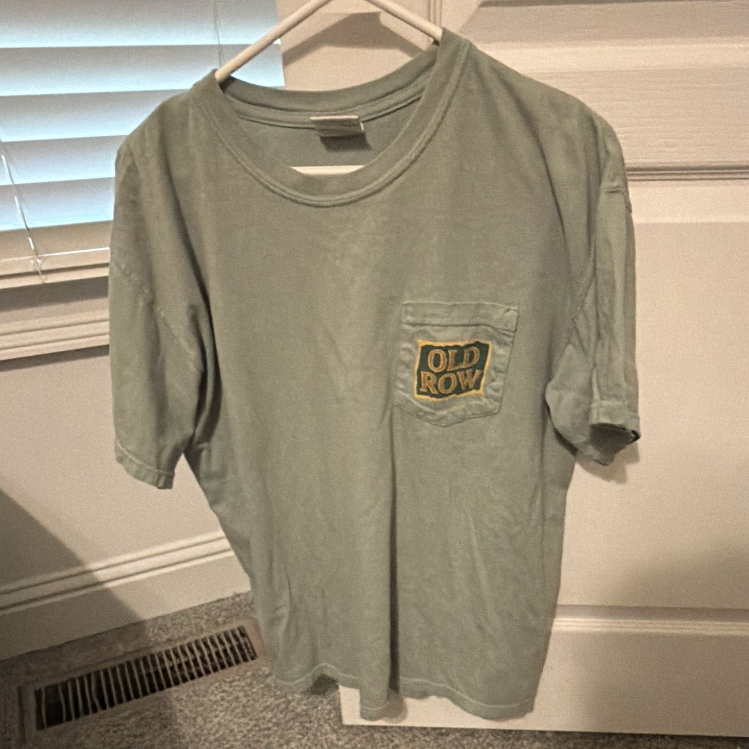 Old Row Men's Green Graphic Logo Pocket T-Shirt Crew Neck Size L gallery