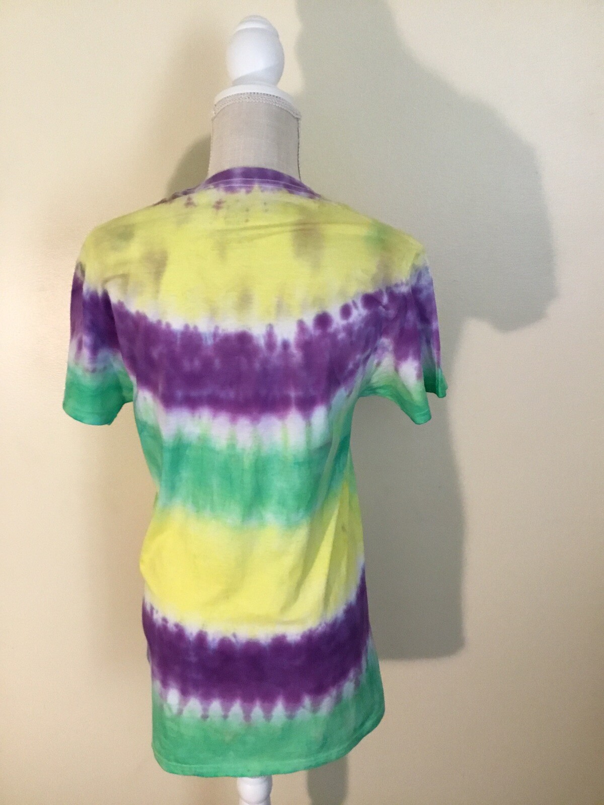 tie dye t-shirt S . Multi-colored . SOME COLORS MIXES WHERE NOT INTENDED. gallery