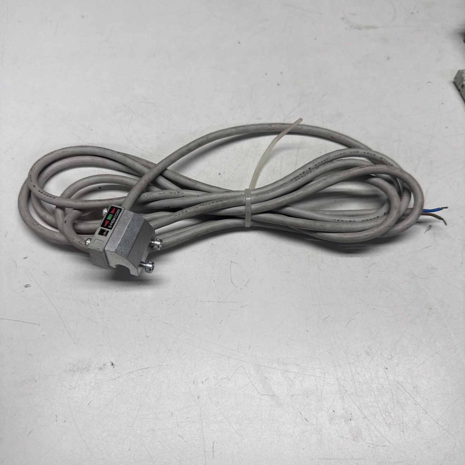 NEW SMC Reed Auto Switch Sensor With Bracket D-P4DW D-P4DW(DC24V) FAST SHIPPING