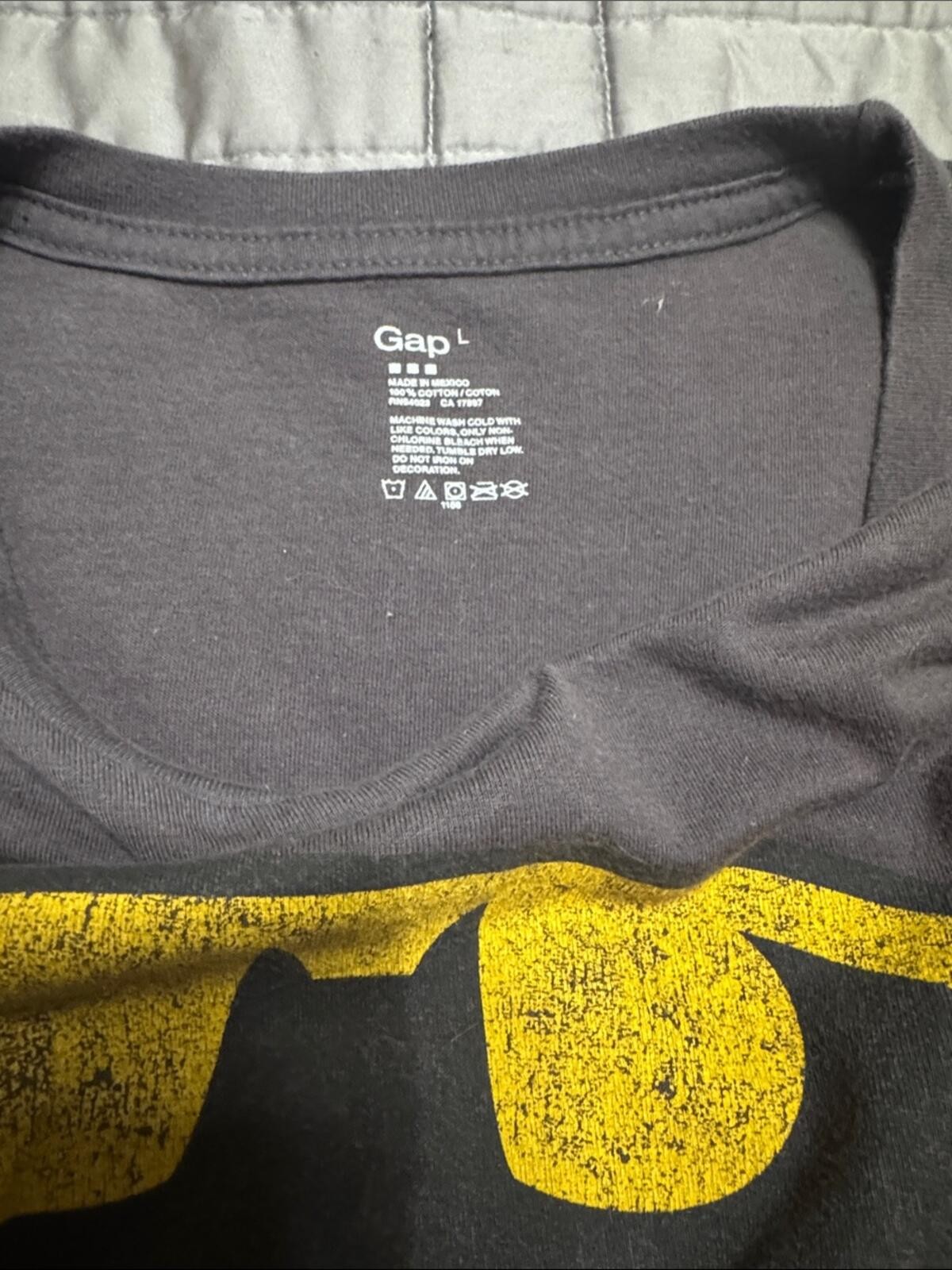 Gap Batman Graphic T-Shirt Gray Yellow Size L gallery