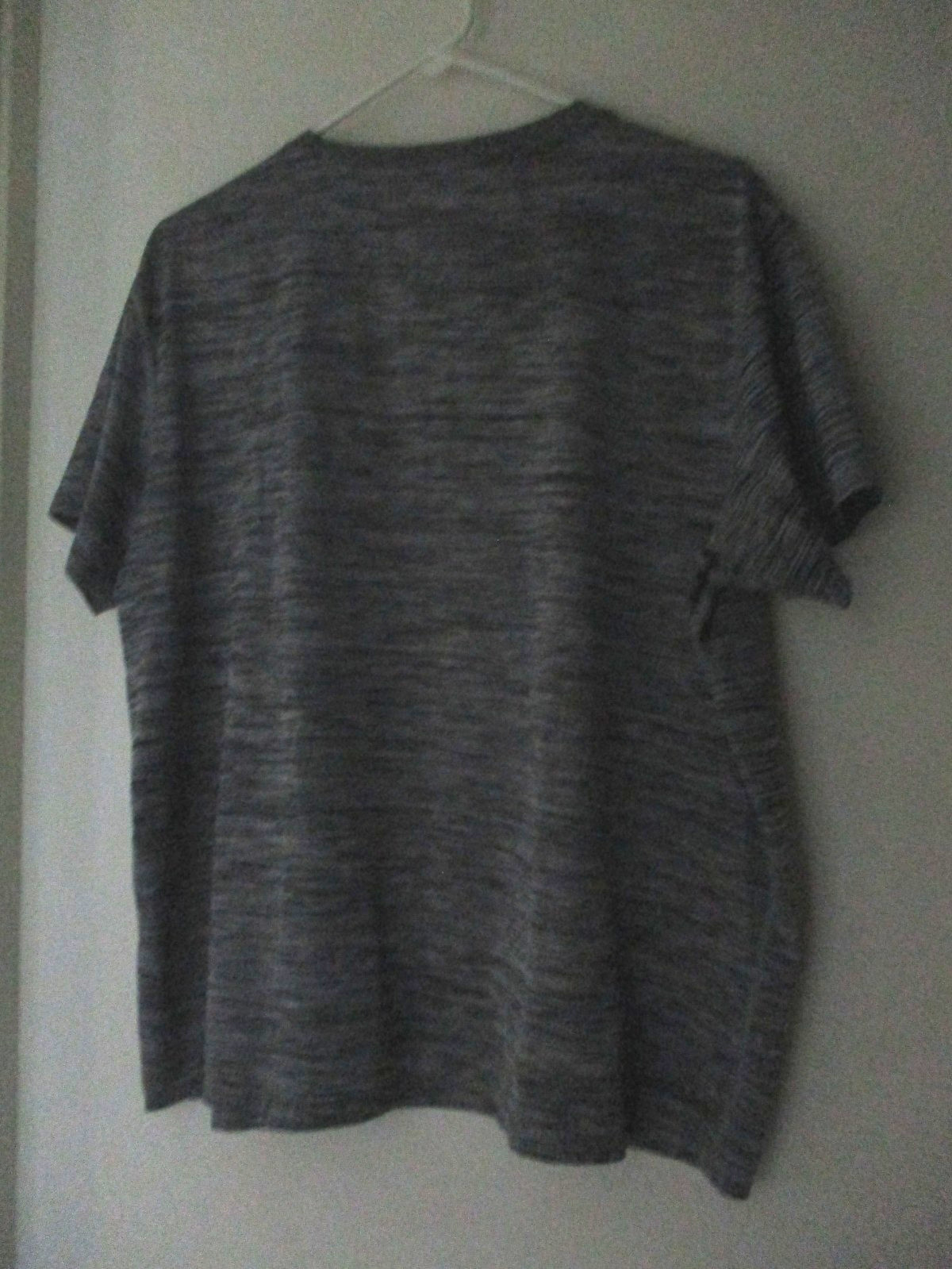 Tek Gear DryTek Mens XL Grey Short Sleeve Performance T-Shirt gallery
