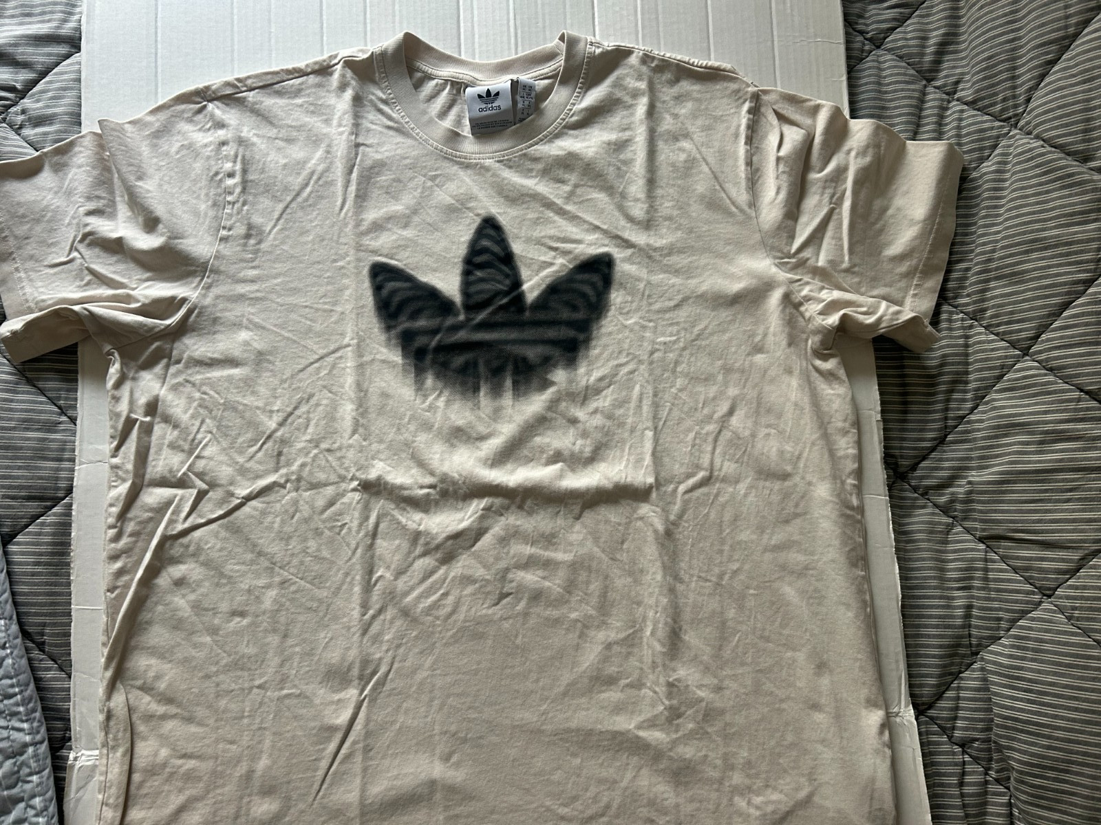 ADIDAS TREFOIL SIZE XL OFFWHITE OR CREAM SHORT SLEEVE T-SHIRT.SEE DESCRIPTION gallery