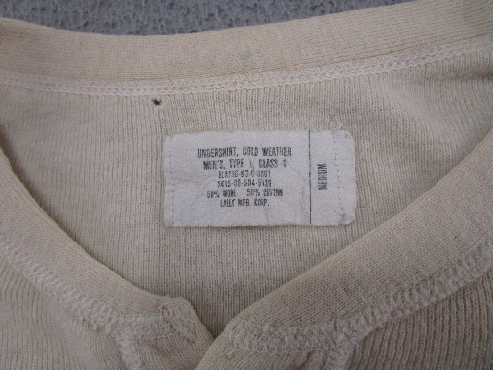 Men’s Military Shirt Henley Cold Weather Type 1 Wool Blend Undershirt SZ M Read gallery