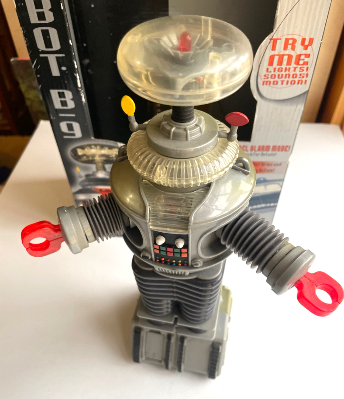 1997 Trendmasters Lost In Space B-9 Robot Working with original box