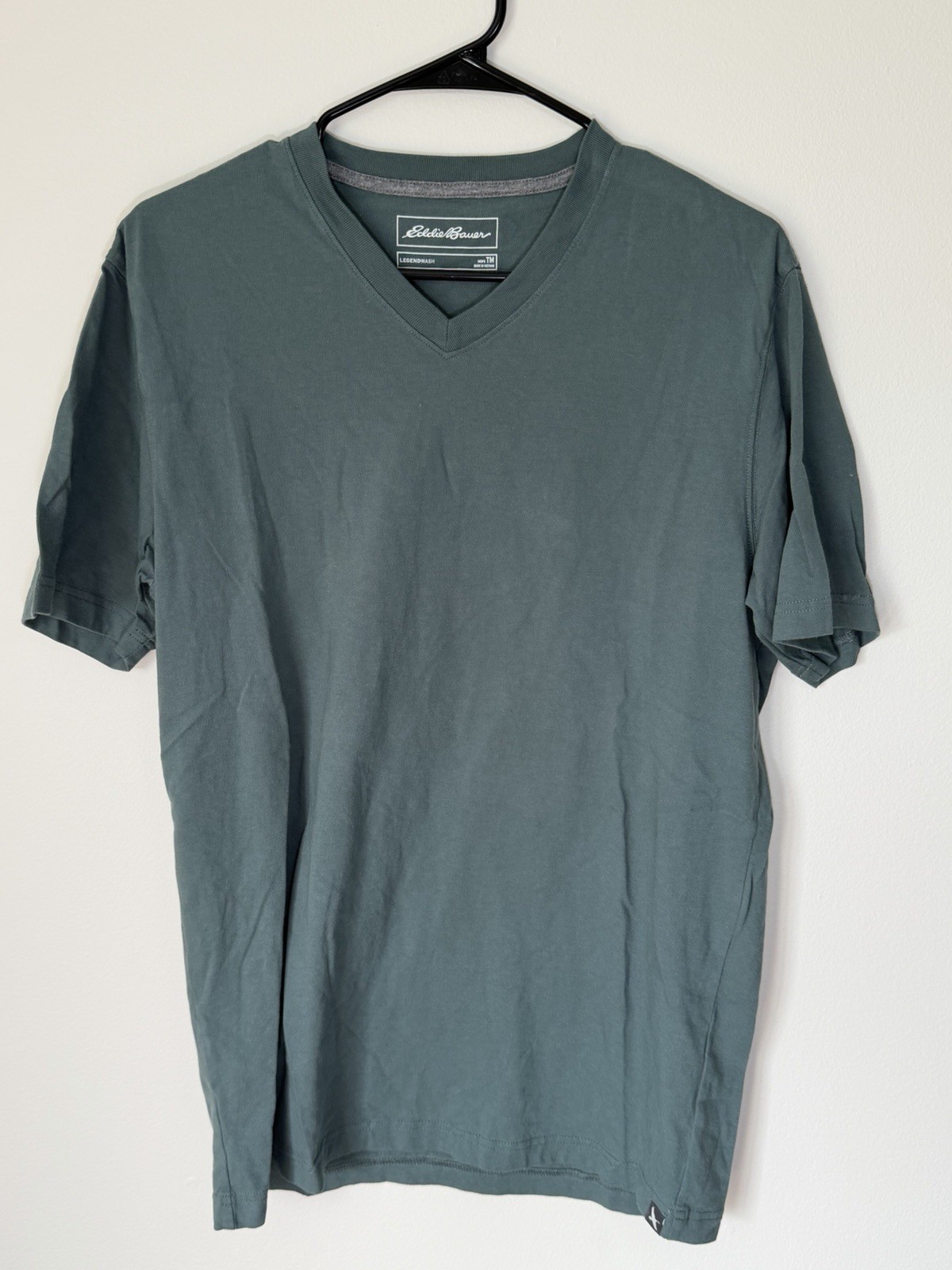 Eddie Bauer Men TM Green V-Neck Short Sleeve T-Shirt gallery