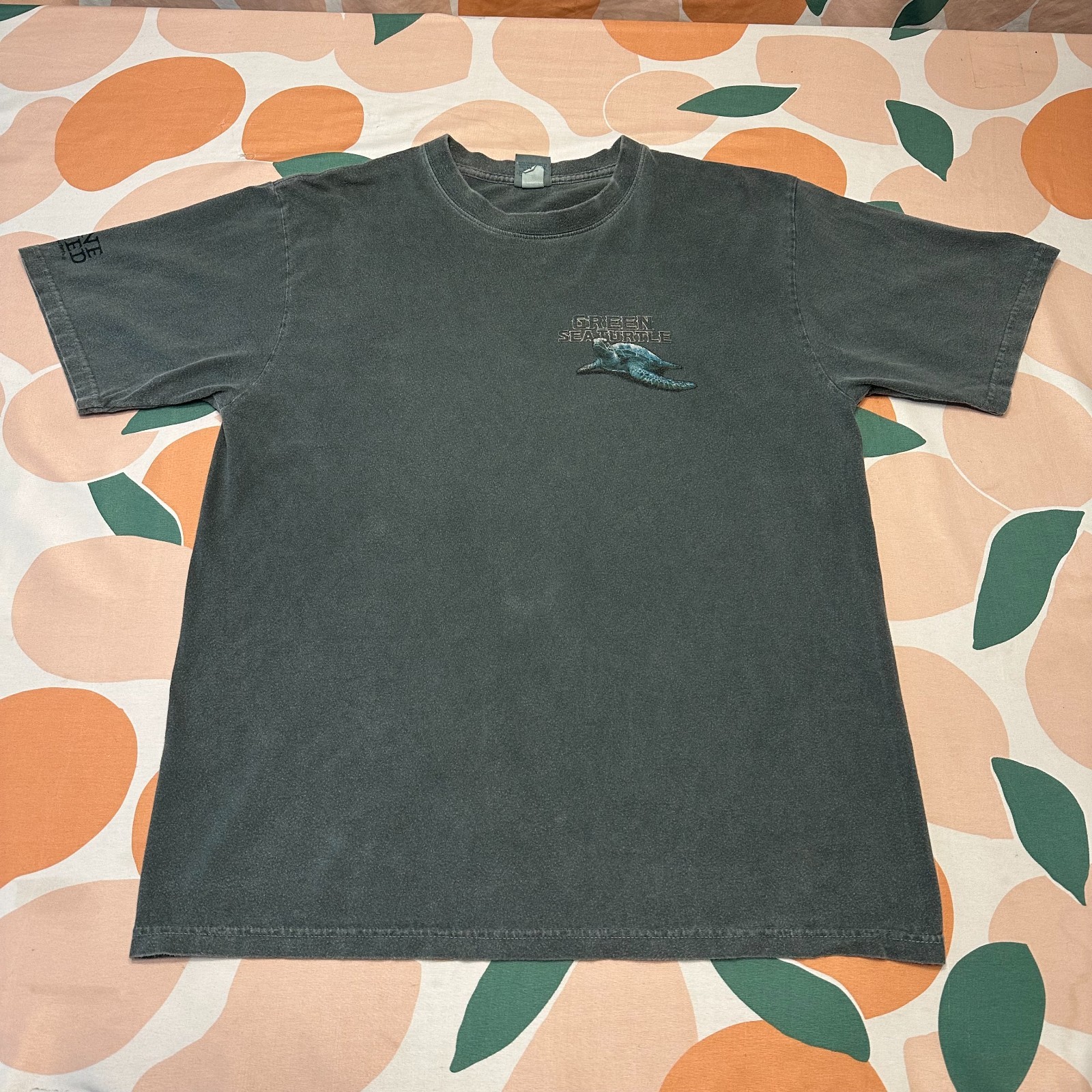 Crazy Shirts Pine Tree Dyed Shirt Men's Medium Dark Green Turtle Beach Surfing gallery