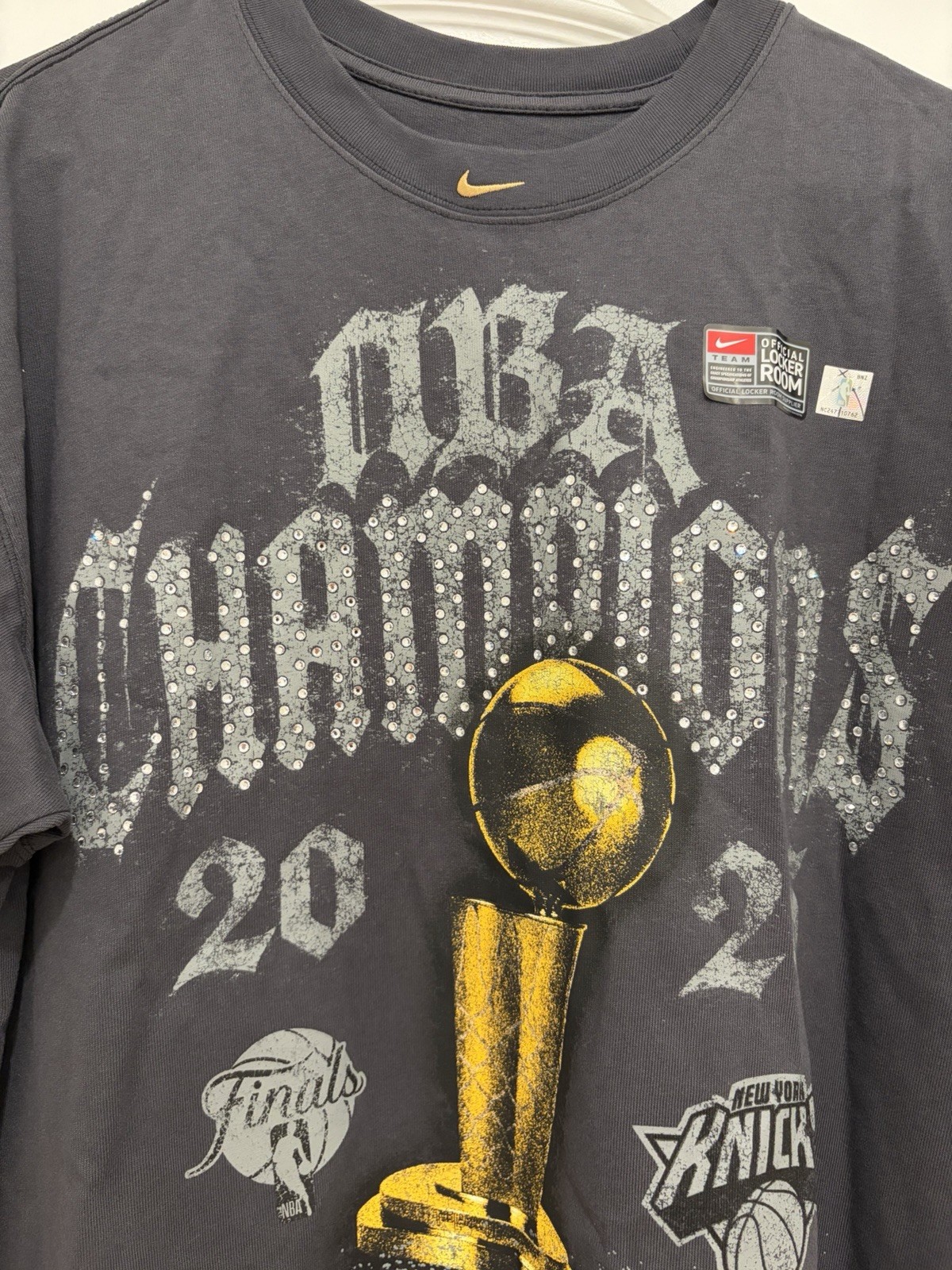 Size L New York Knicks Nike NBA Champions Crystal Rhinestone T Loose Fit Black gallery