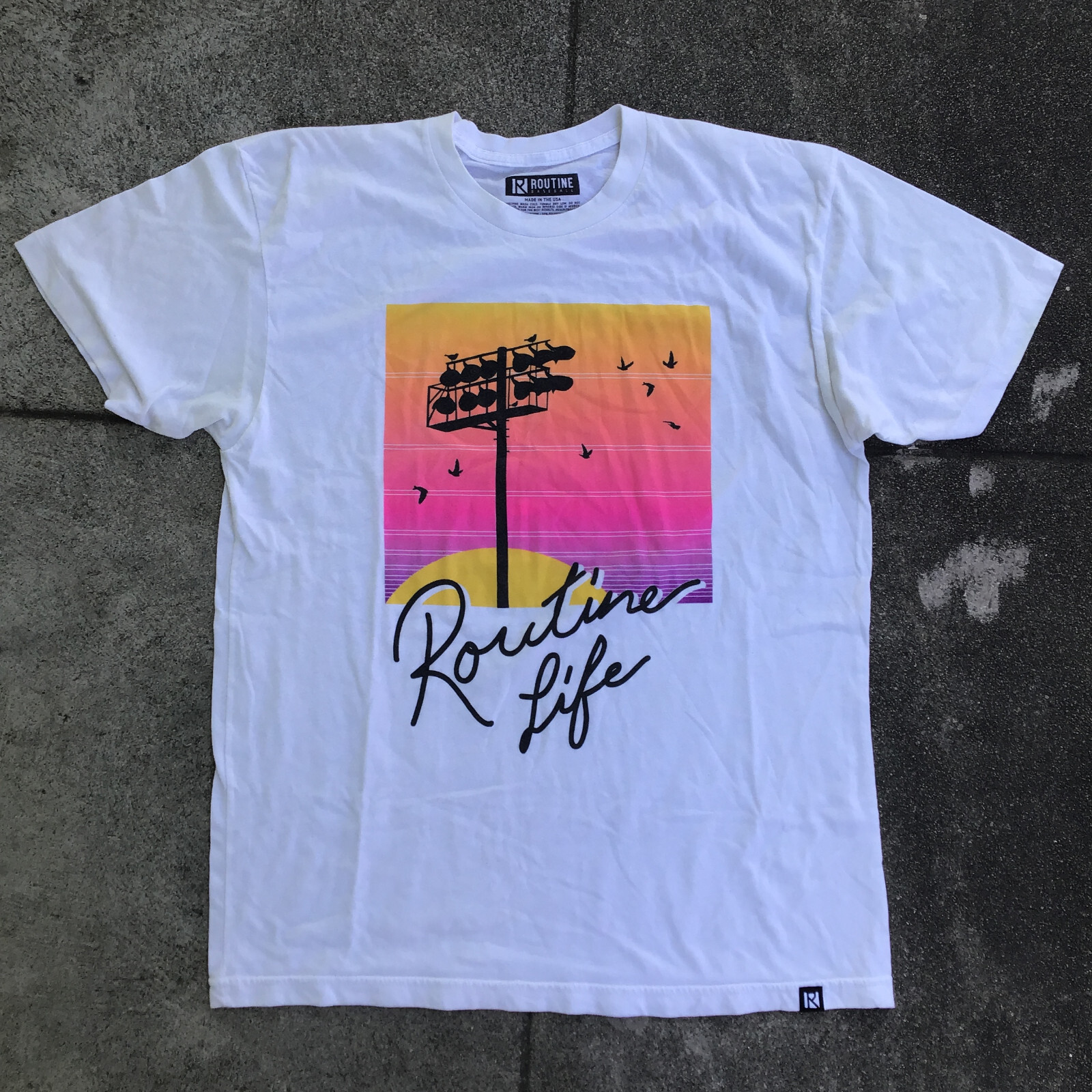 Routine Men Large Short Sleeve Shirt White Baseball Lights Birds gallery