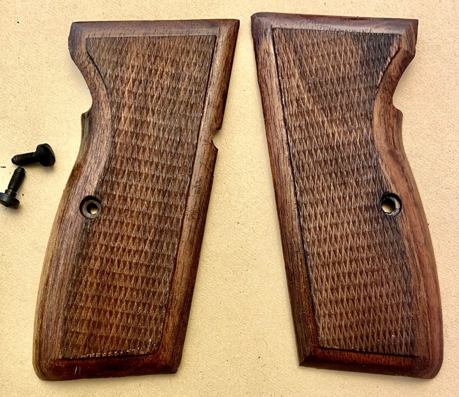 FEG P9R 9MM Original Hungarian Grip Set with OEM Screws   PRISTINE! GORGEOUS!