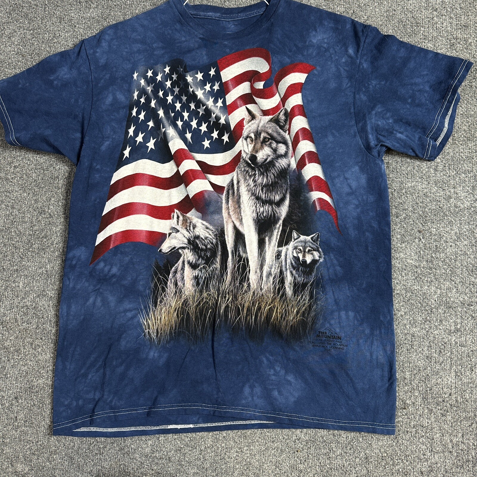 Wolf Shirt T-shirt M Blue Vintage American Flag Wolves Jeremy Paul 2001