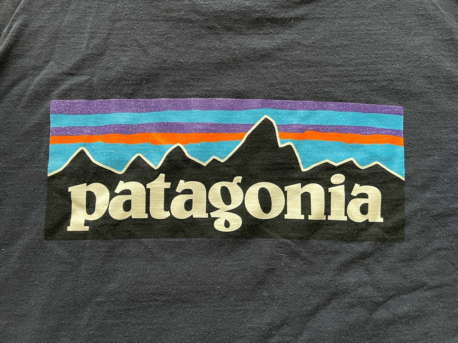 Patagonia Men's Long Sleeve Small Navy Hiking Mountain T-Shirt Run Travel Sports gallery