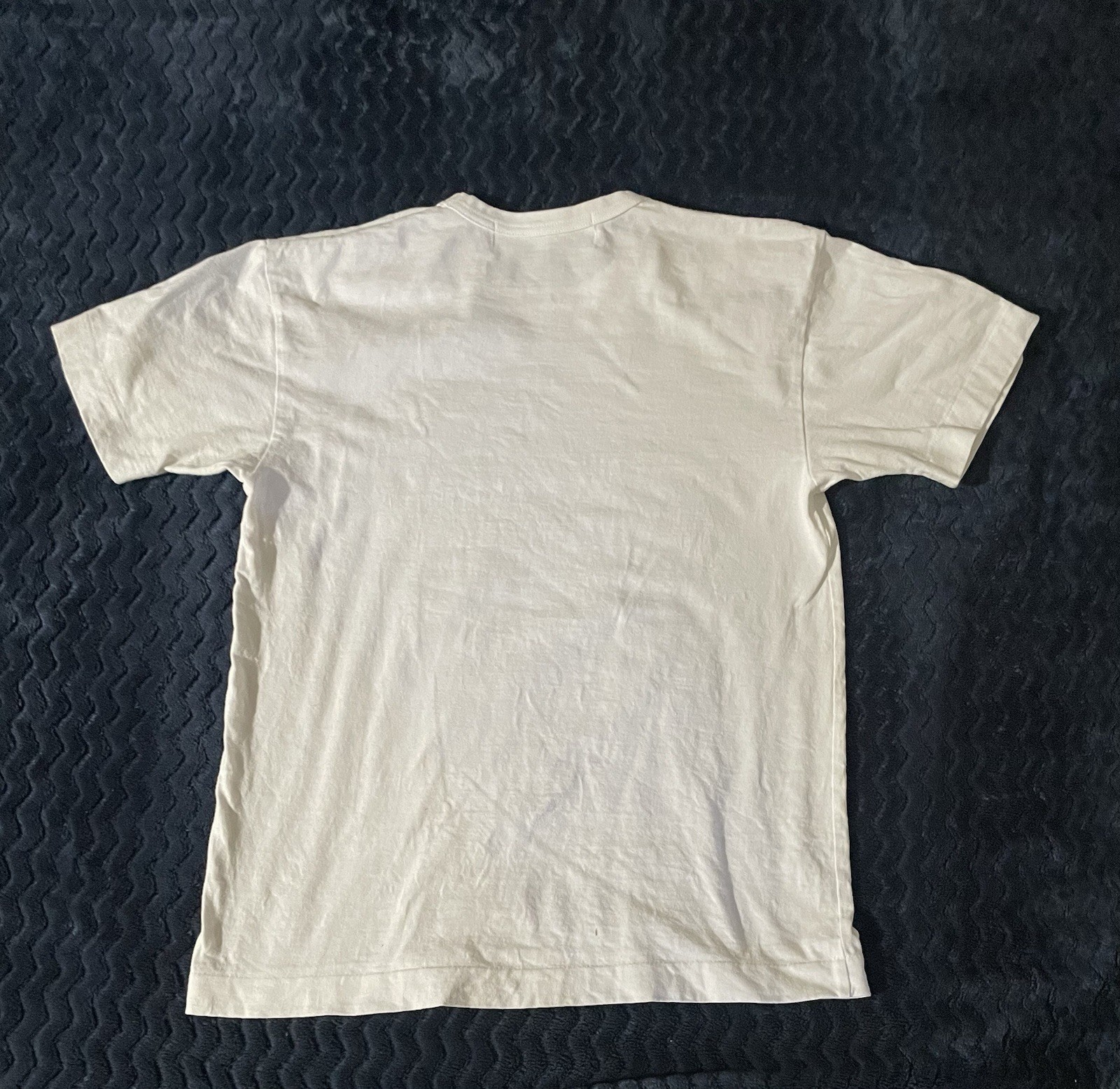 Comme des Garcons Play T-Shirt Gold Heart Logo size Medium gallery