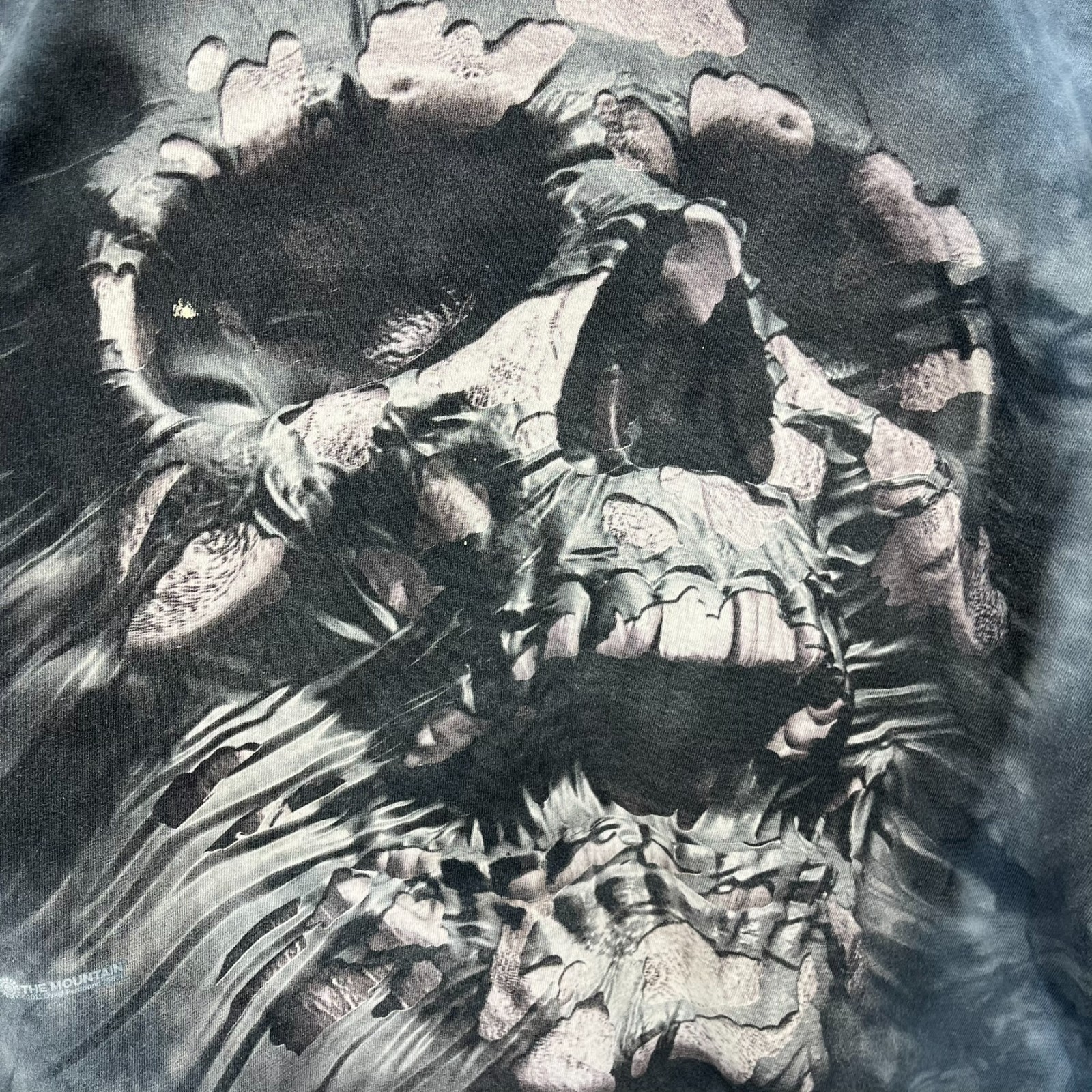 The Mountain T-Shirt Men's Size XL Gray All Over Print Skull Crew Neck gallery