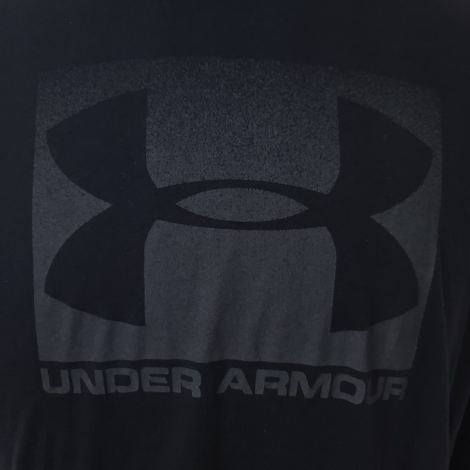 Under Armour Heat Gear Large Black BIG LOGO Spell Out Long Sleeve Crew T- Shirt gallery