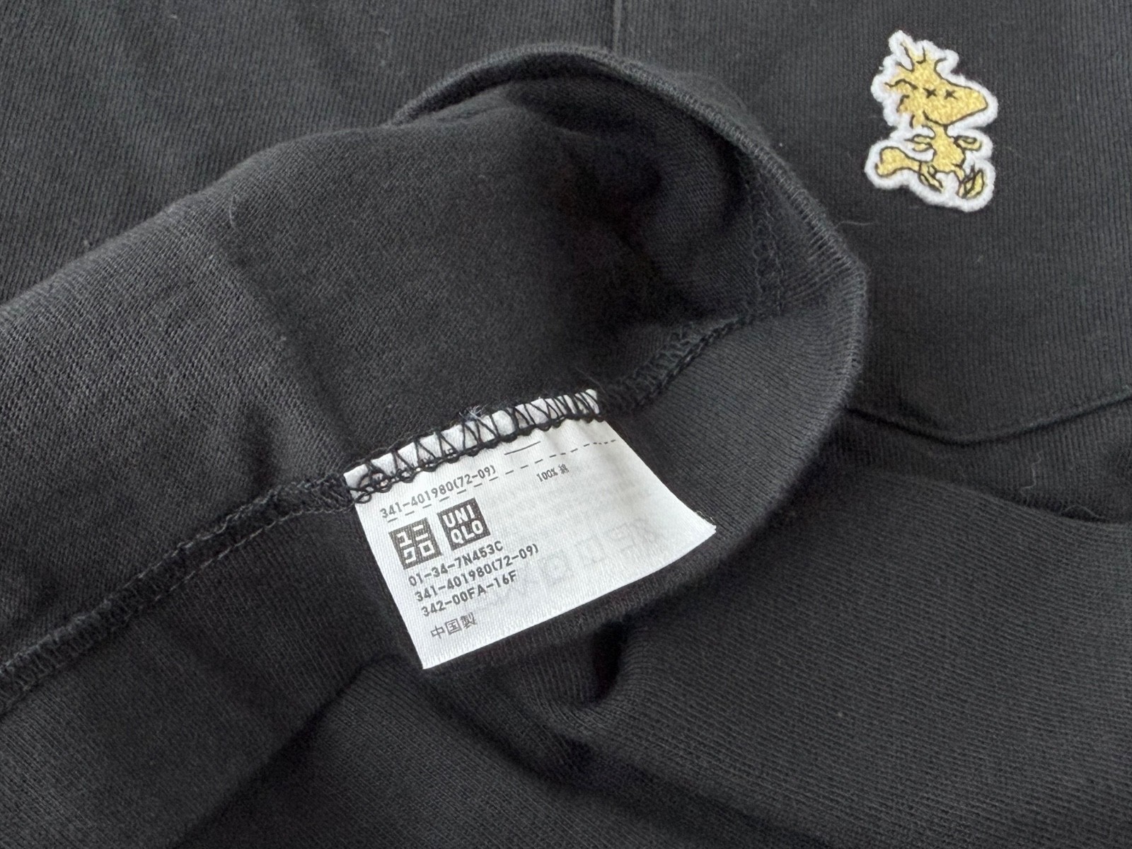 KAWS x PEANUTS Snoopy x UNIQLO NWT T-Shirt Size XS Black gallery