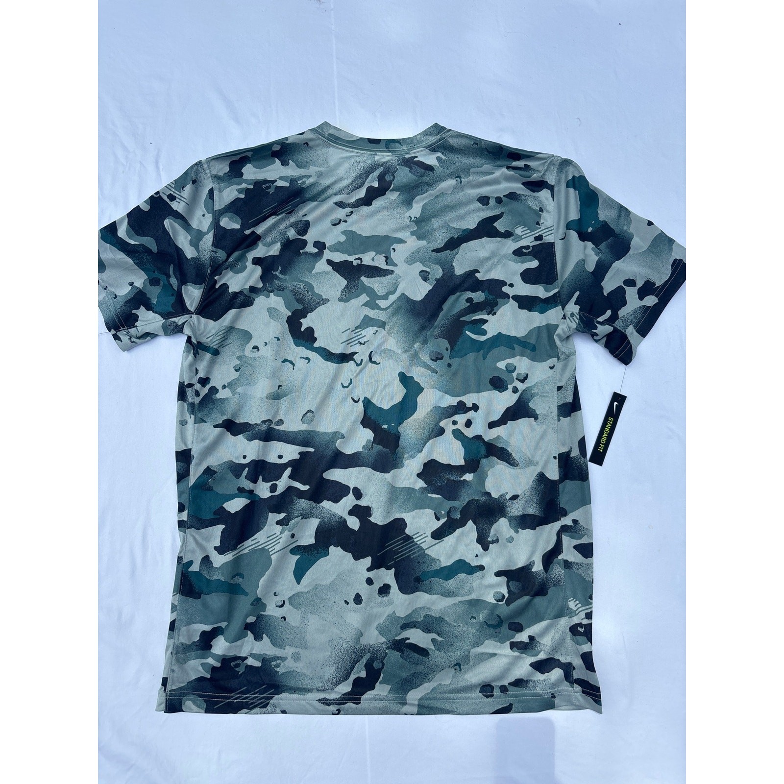 NWT Men’s Dri Fit Nike Camo T shirt. Size Large. Ships fast!! gallery