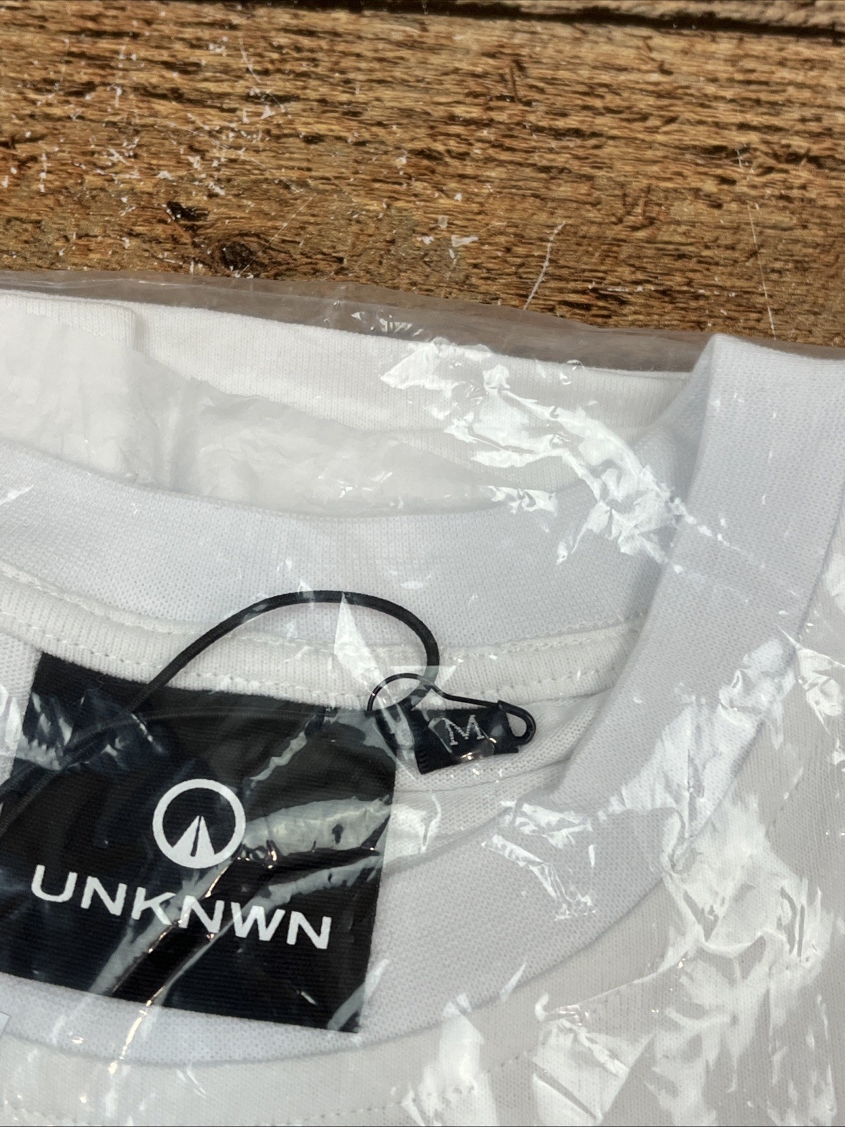 Unknwn T-Shirt White Short Sleeve Size Medium ￼ gallery