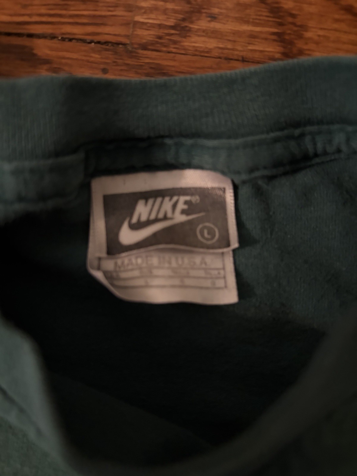 Nike Men's L Green Swoosh Logo Graphic Cotton Vintage Short Sleeve T-Shirt gallery