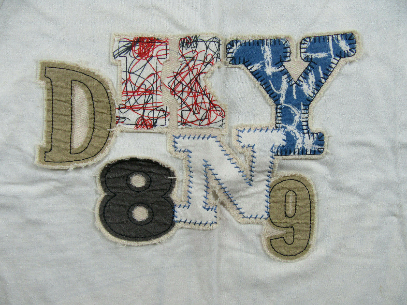 NWT DKNY Boy Cream Graphic T-Shirt 100% Cotton Size L (13-14Y) gallery