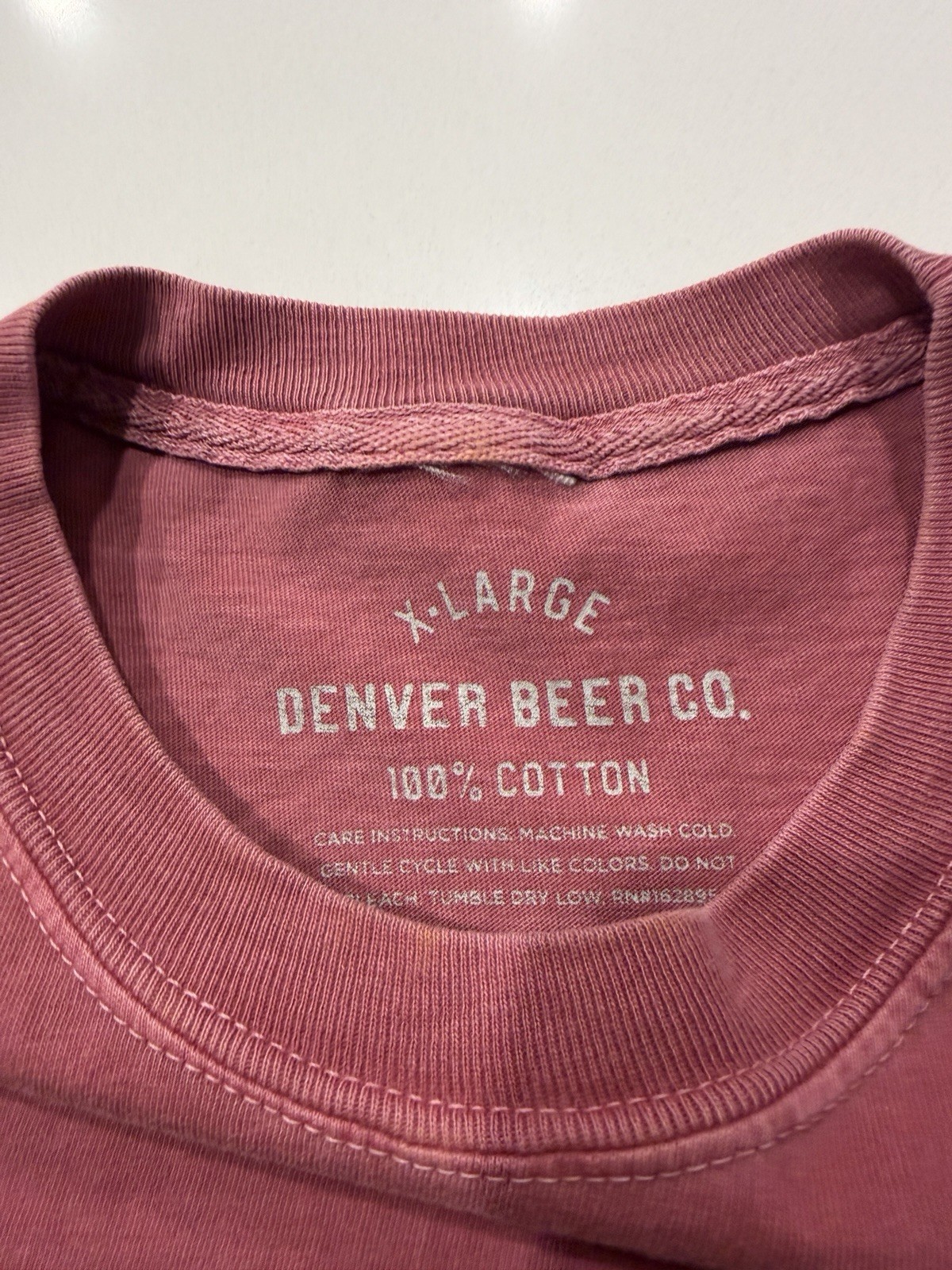 Denver Beer Co Graphic Tee Mountain Scene Washed Red XL Pre-Owned gallery