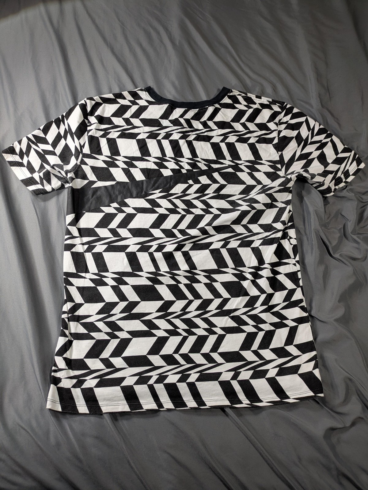 Nike Shirt Mens Large Black White Chevron All Over Print Big Swoosh Wraparound gallery