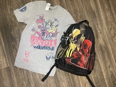 Marvel Men’s T-Shirt Deadpool and Wolverine Best Buds Gray + Backpack Included