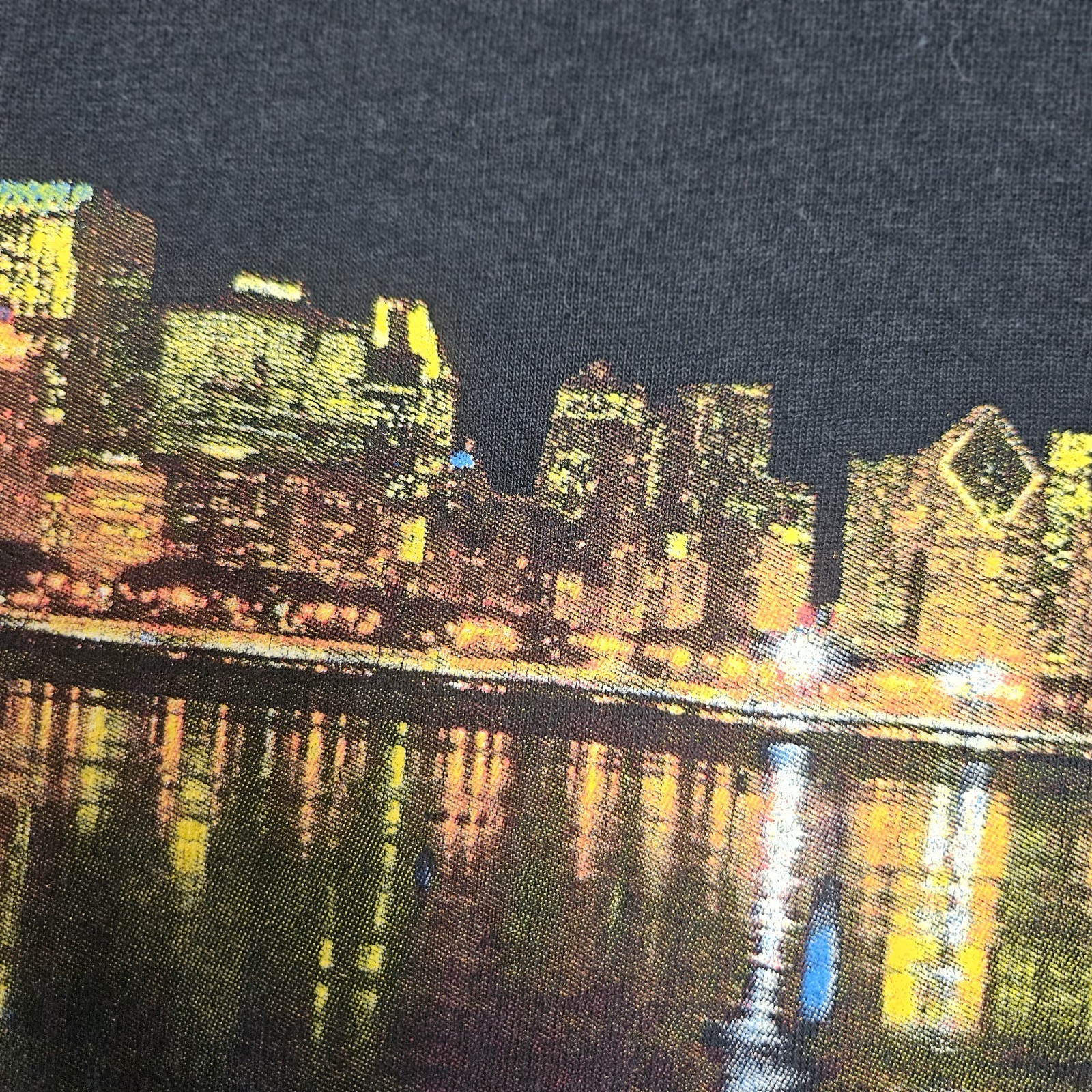 Vintage T Shirt Chicago Cityscape Y2K Metallic Ink Shiny Gold Men Small gallery