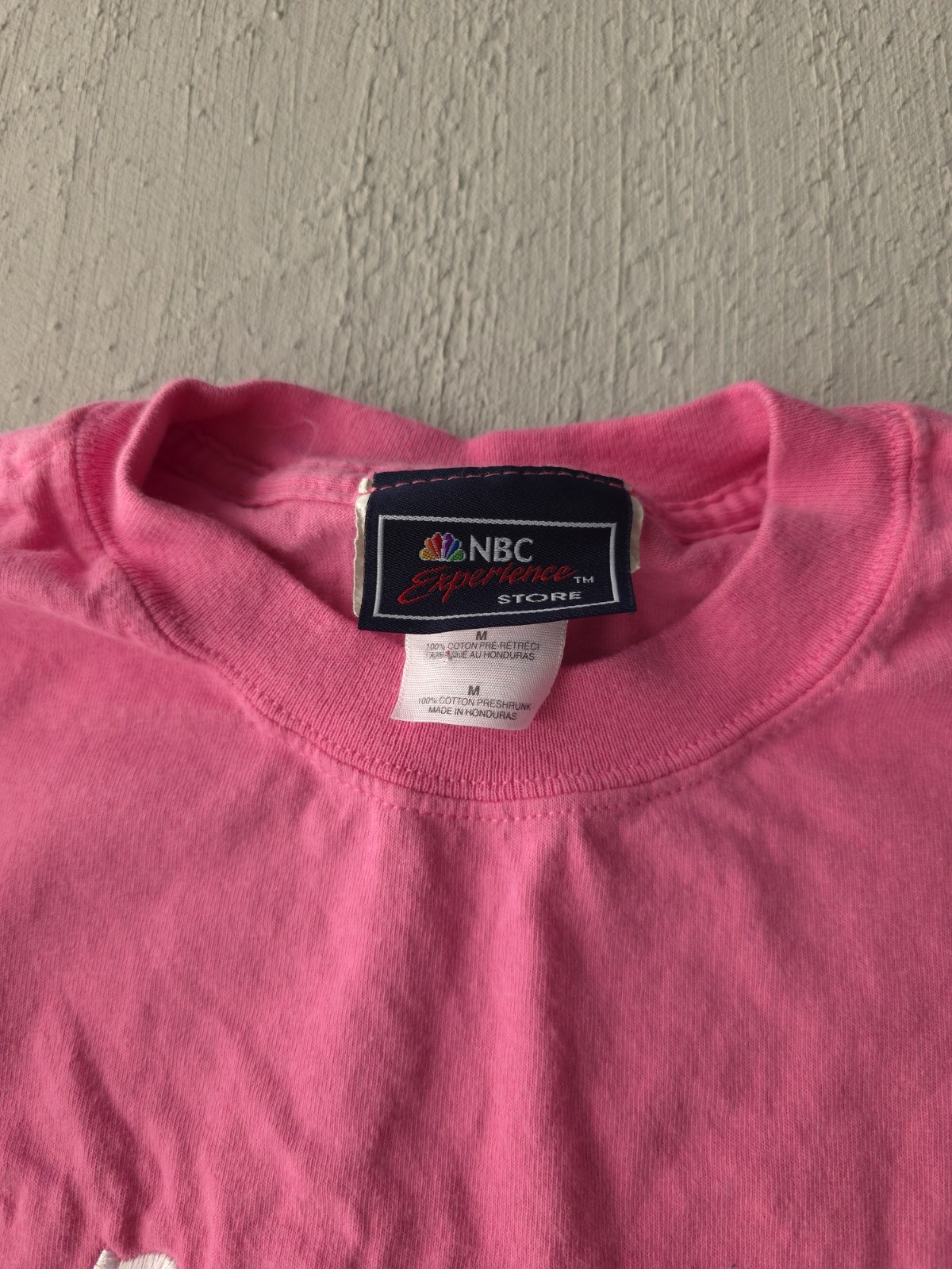 Vintage 2000s Friends NBC Store Pink Embroidered T-shirt TV Promo M gallery
