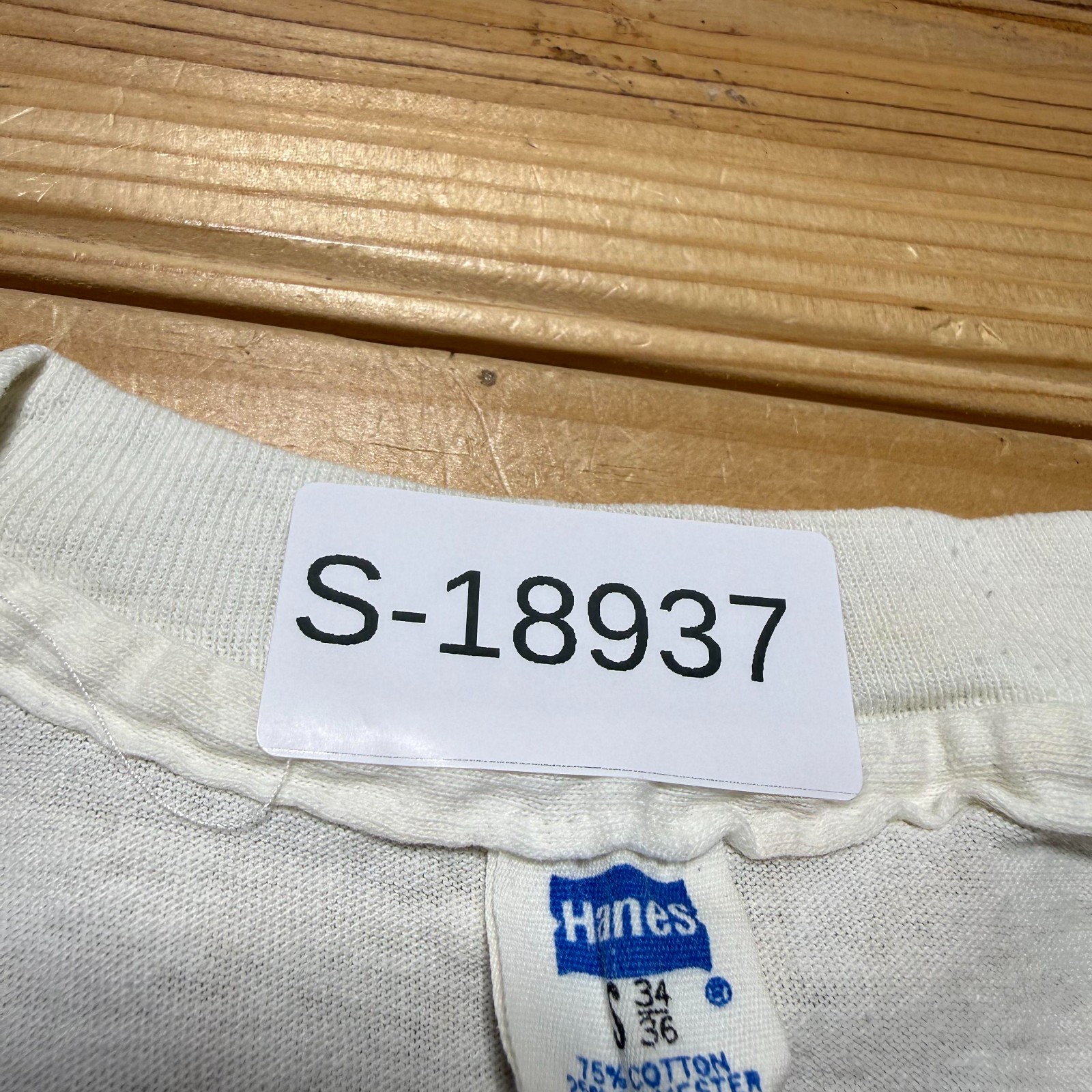 Vintage 70s Hanes Blank Minimalist Streetwear V-Neck Single Stitch T-Shirt Small gallery