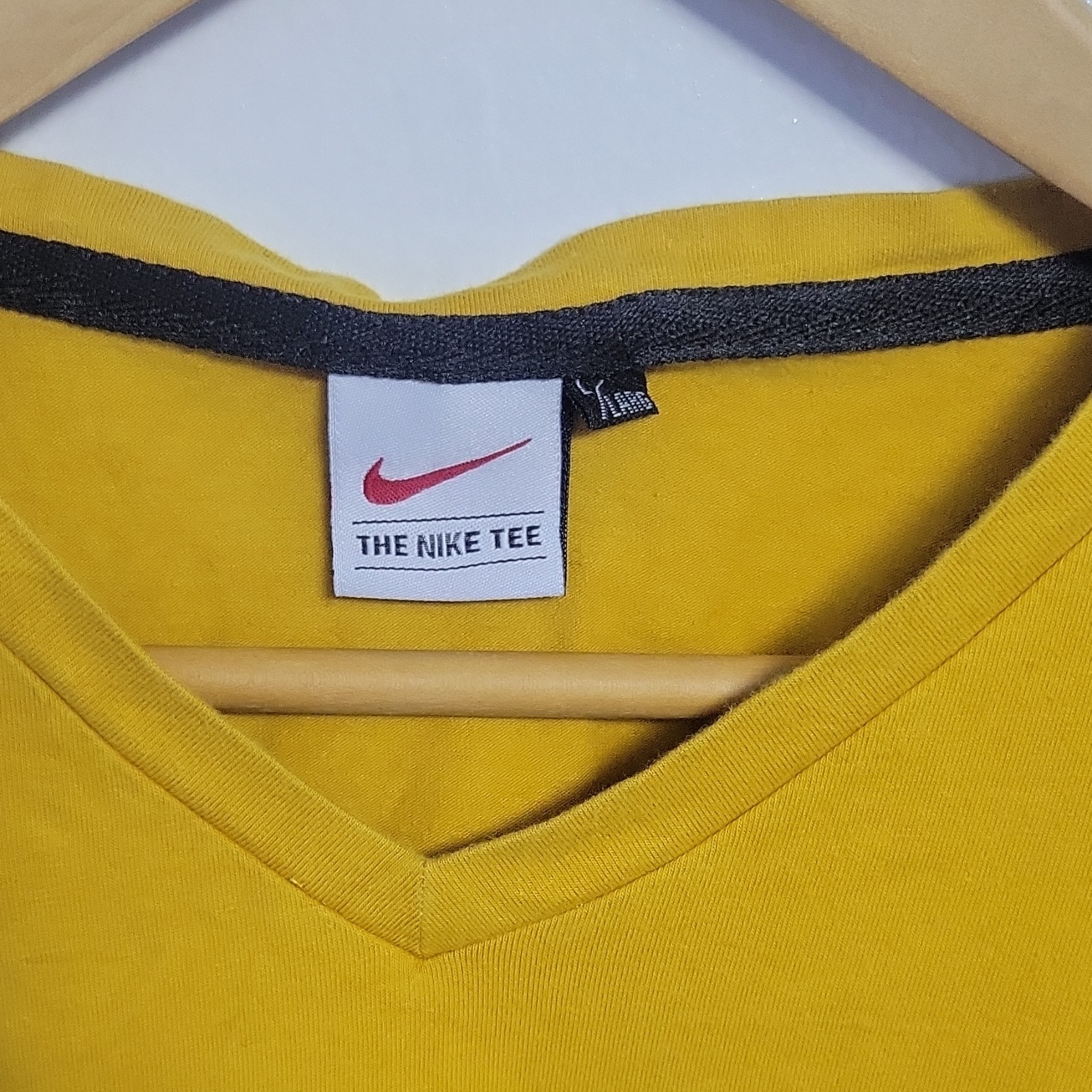 Nike The Nike Tee Men's Yellow V-Neck Short Sleeve Logo T-Shirt Size L gallery