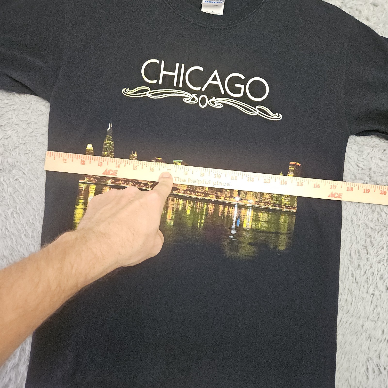 Vintage T Shirt Chicago Cityscape Y2K Metallic Ink Shiny Gold Men Small gallery