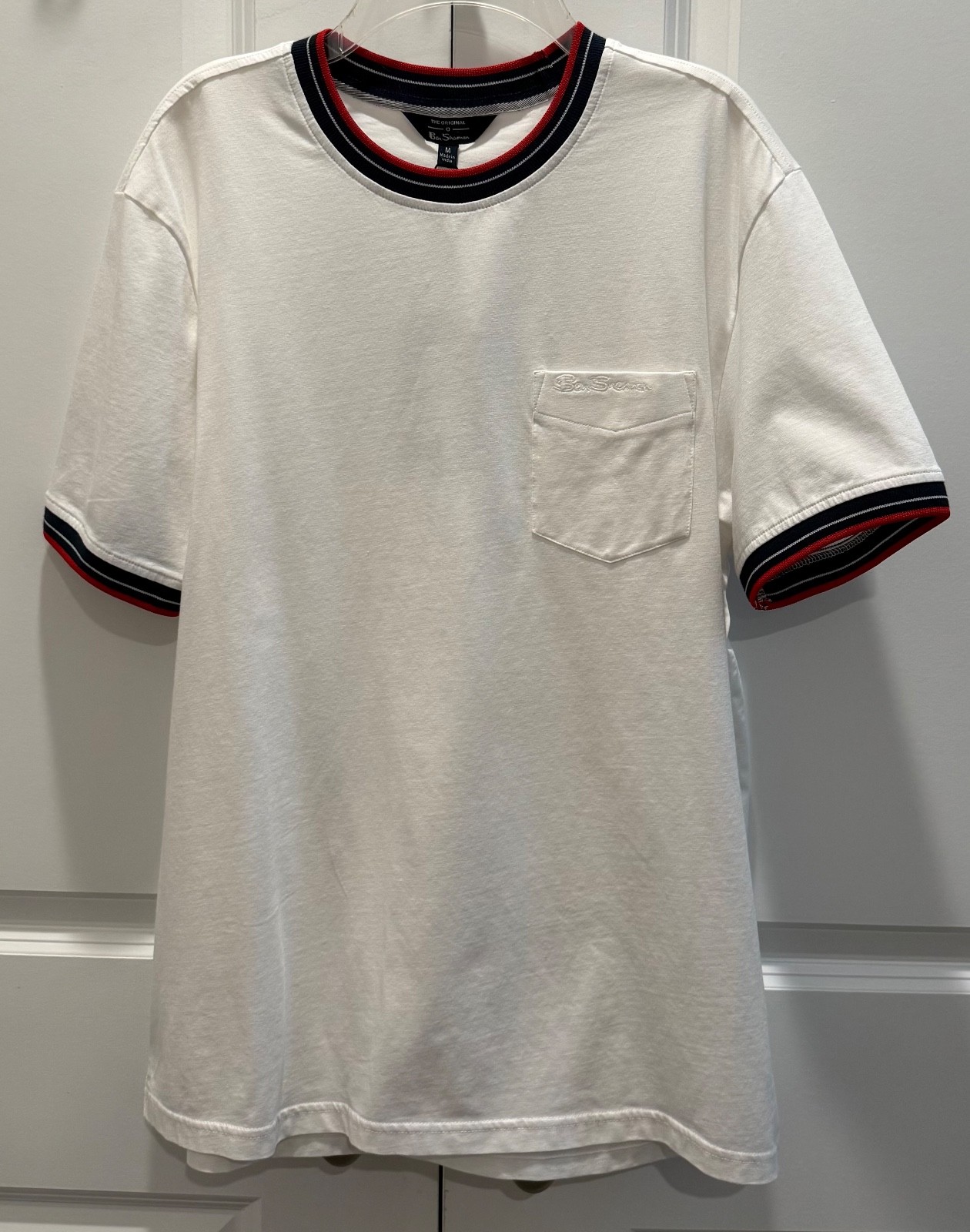 MEN'S BEN SHERMAN WHITE T-SHIRT SIZE M STRIPE COLLAR POCKET COTTON STRETCH TEE. gallery