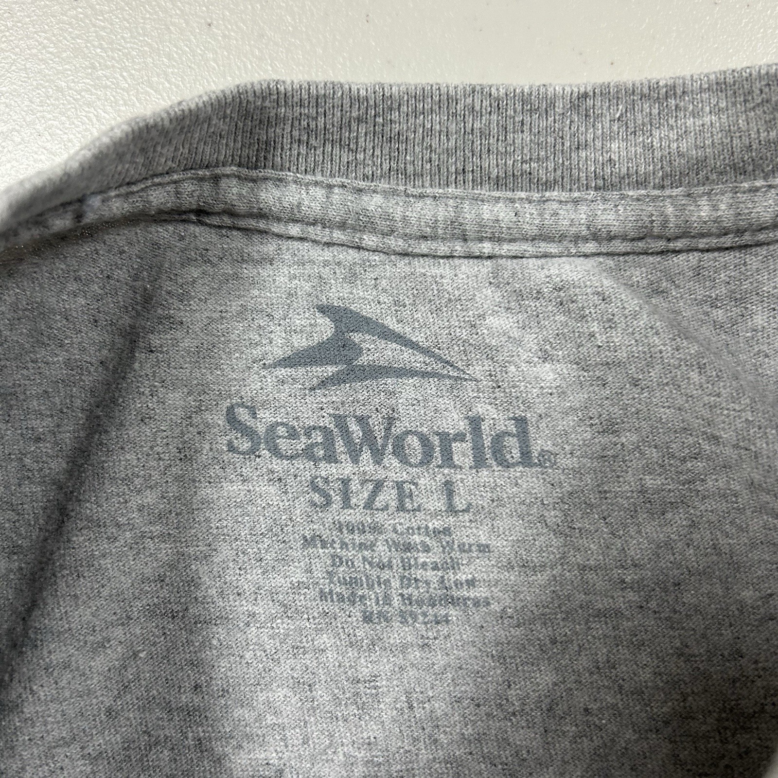 Sea World San Diego Dolphin Graphic Shirt Men's Size Large Fish Animals Nature gallery