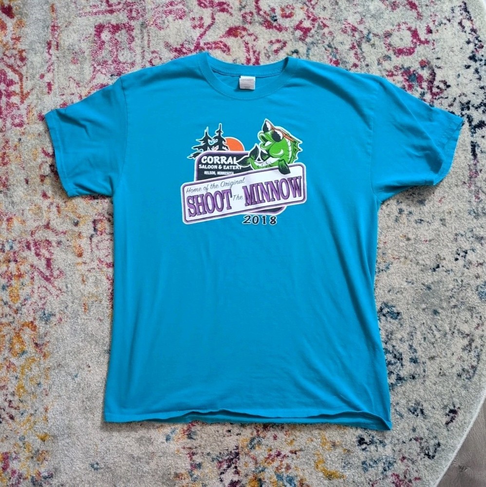 Gildan Coral Saloon And Eatery Shoot The Minnow 2018 T-shirt **Large