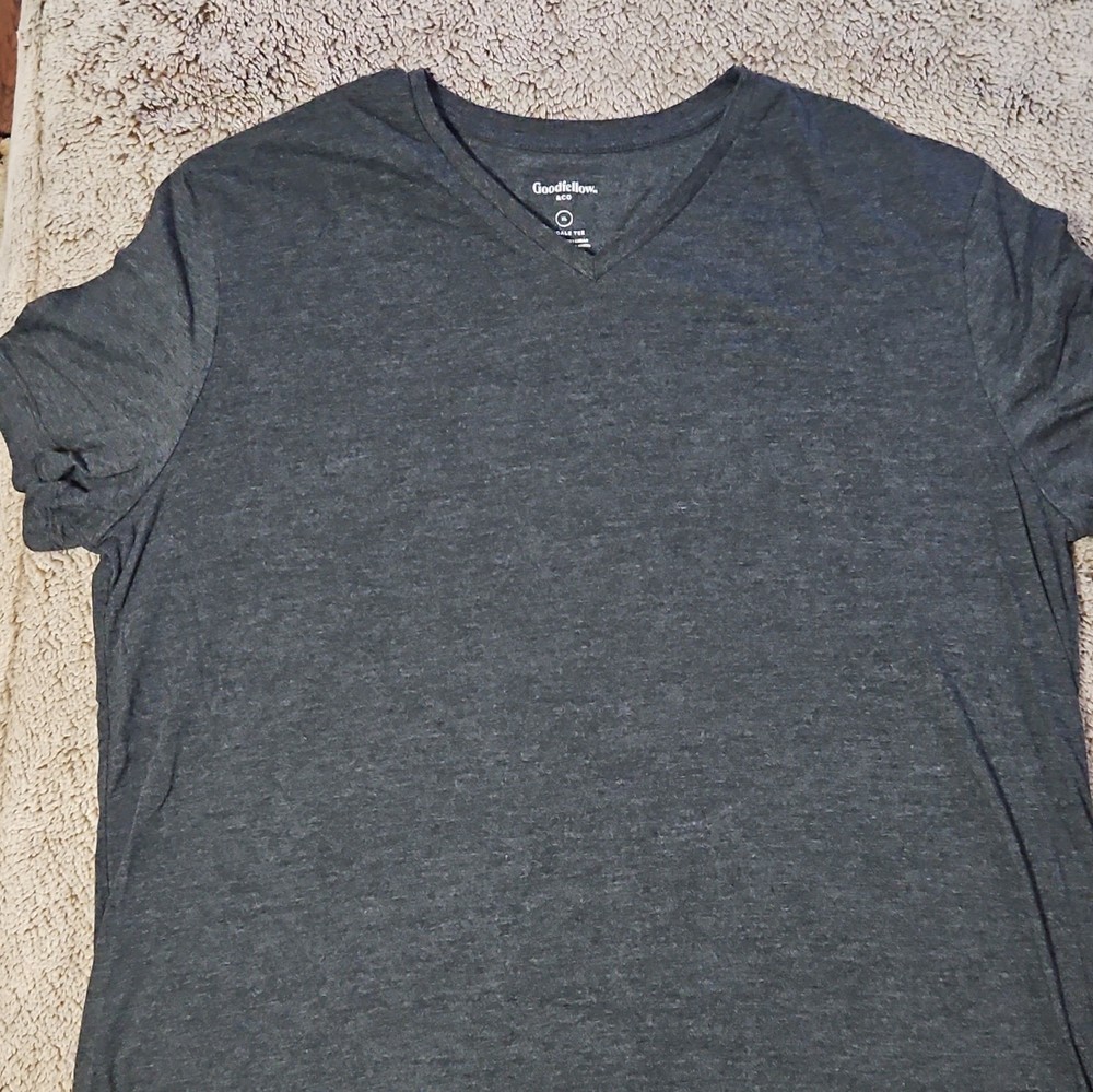 Goodfellow & Co Lyndale Tee Men’s XL Gray Solid V-Neck Short Sleeve T-Shirt