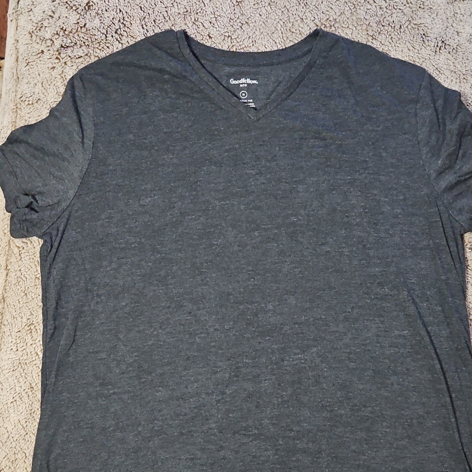 Goodfellow & Co Lyndale Tee Men’s XL Gray Solid V-Neck Short Sleeve T-Shirt