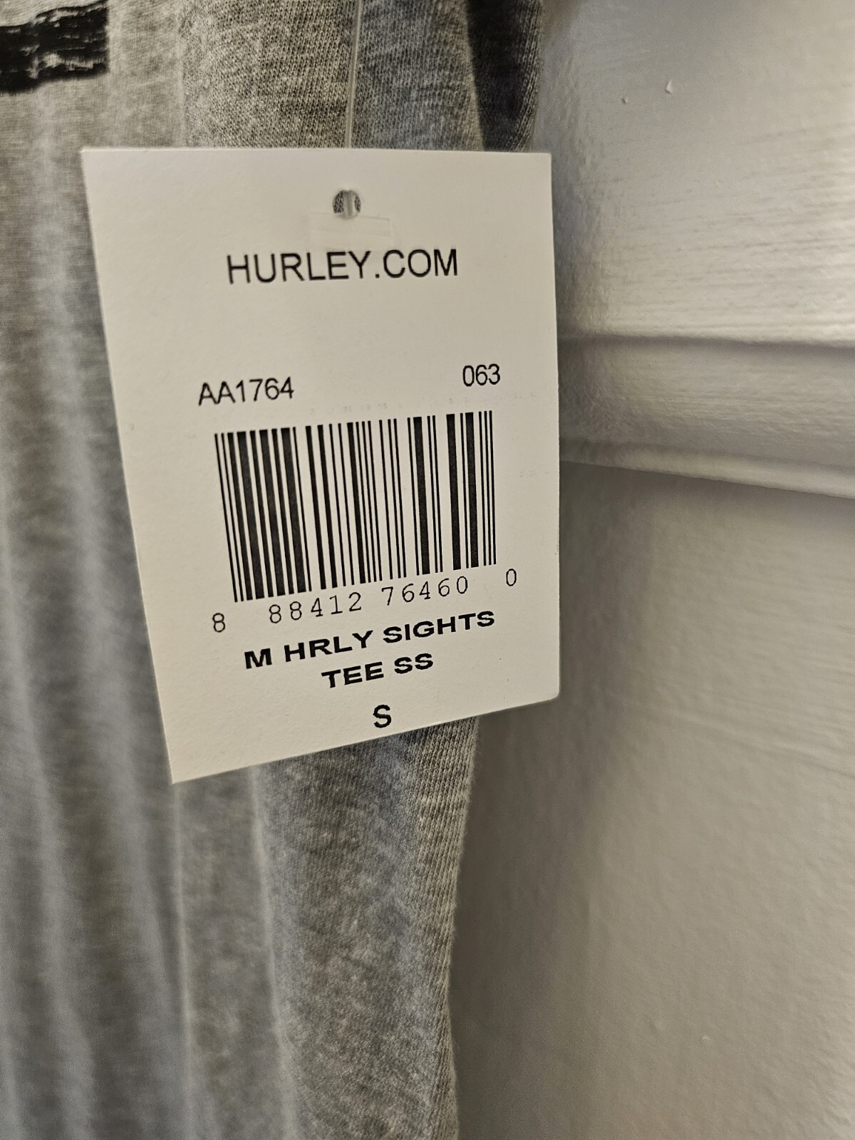 Hurley T-shirt Mens Small Gray Short Sleeve Surfing Skateboarding Tee Logo New gallery