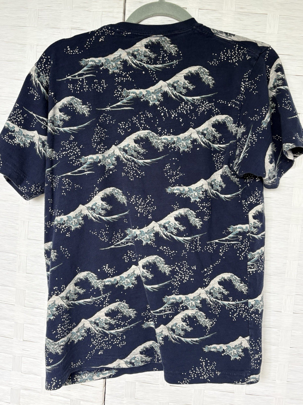 Uniqlo Hokusai T Shirt Mens Small Blue Japanese Great Wave All Over Print UT gallery