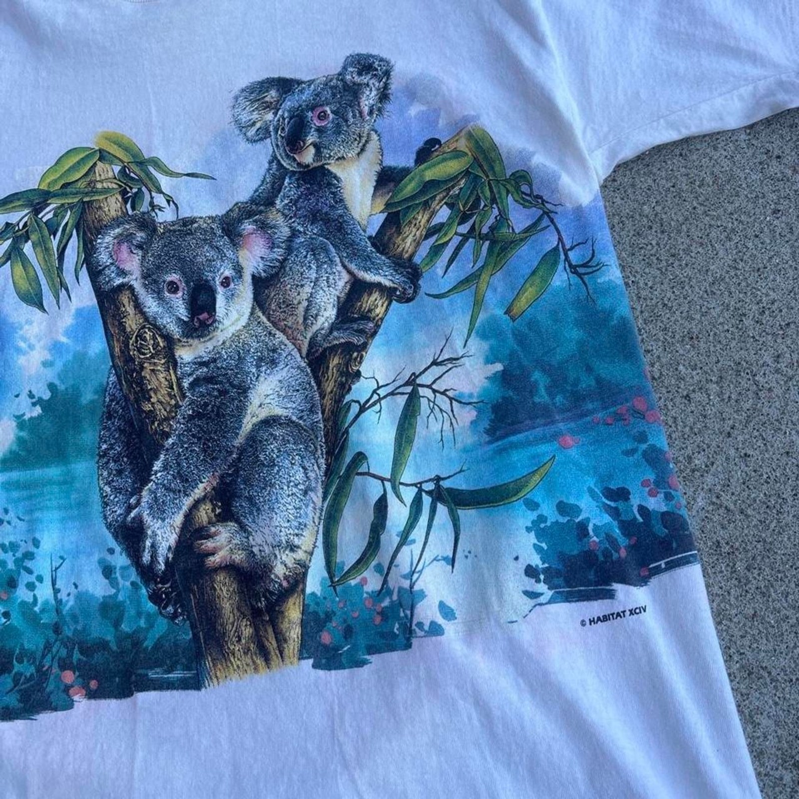 Vintage 90s white koala bear wraparound animal nature t-shirt sz large gallery