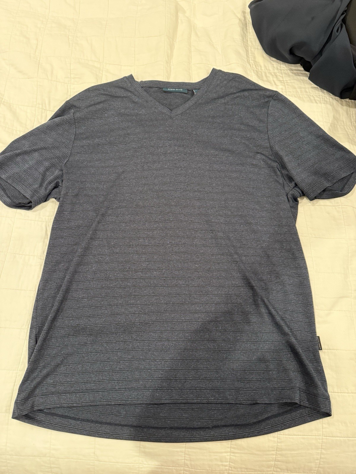 Perry Ellis Men’s L Gray Short Sleeve V-Neck Polyester Knit Solid T-Shirt