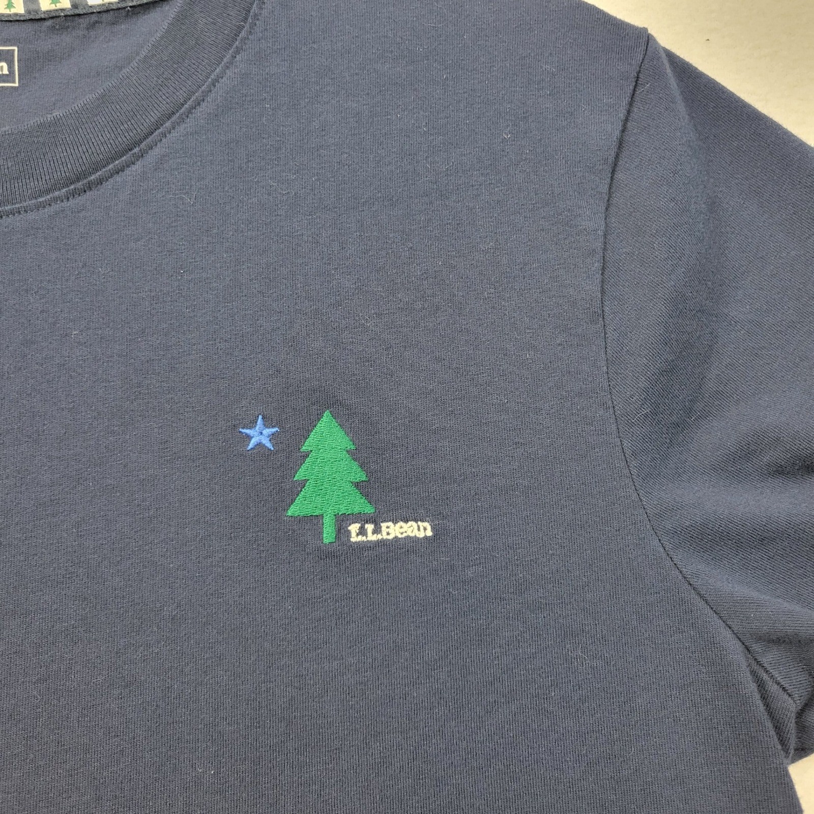 LL Bean Navy Blue Tree Star Embroidered T Shirt Mens Medium Vacationland gallery