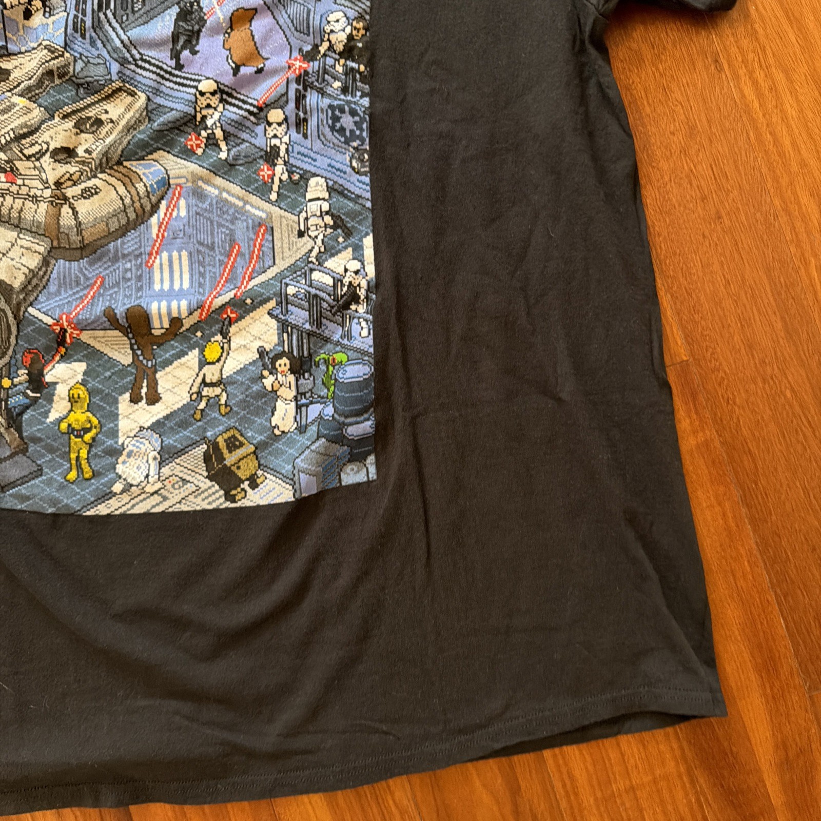 2016 Star Wars Hanger Battle A New Hope R2-D2 Leia Luke Han Solo T-Shirt Size XL gallery