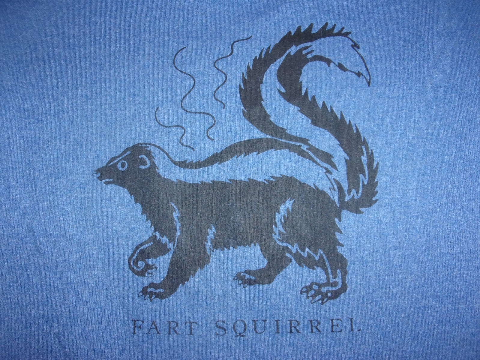 CRITTER SKUNK AS A FART SQUIRREL blue M t shirt