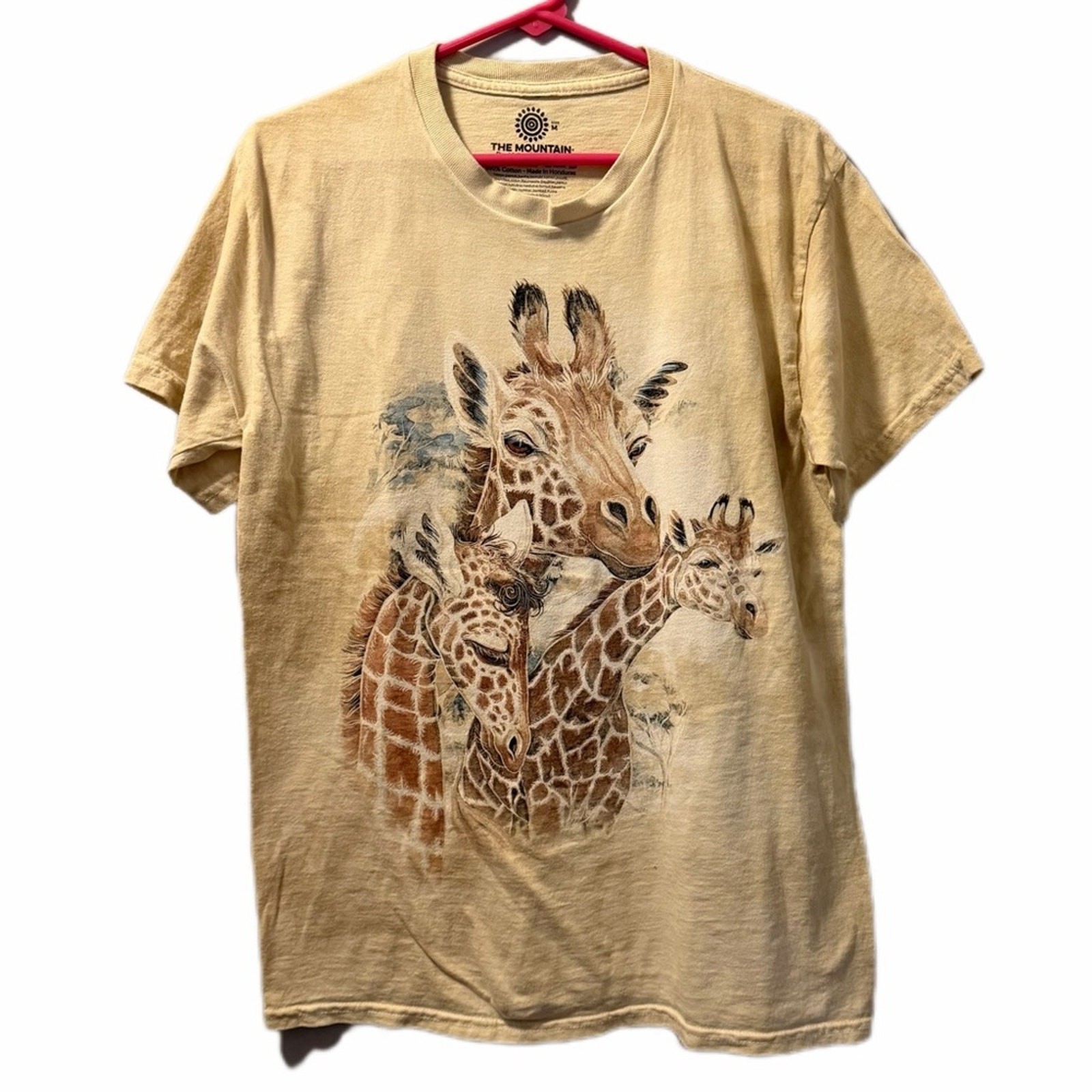 The Mountan giraffe Tee shirt yellow acid wash short sleeve