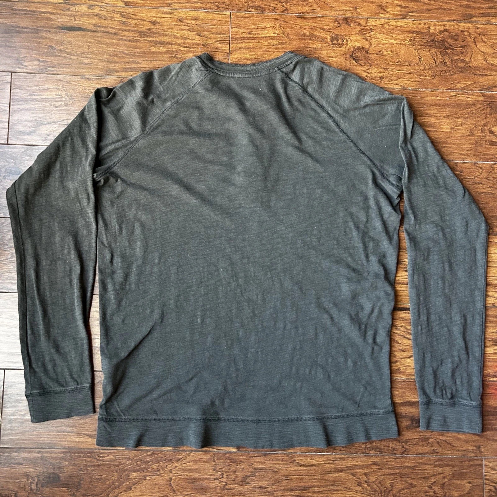 Vince Men's Gray Long Sleeve Raglan T-Shirt L Large Crew Neck Minimalist Luxe gallery