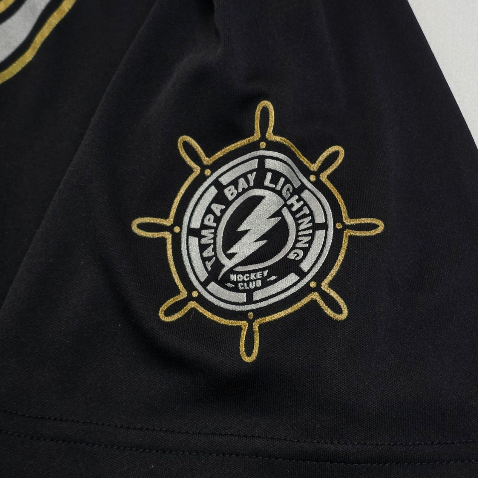 Tampa Bay Lightning TB Sports Gasparilla Skull Shirt Mens Large Black NHL Hockey gallery