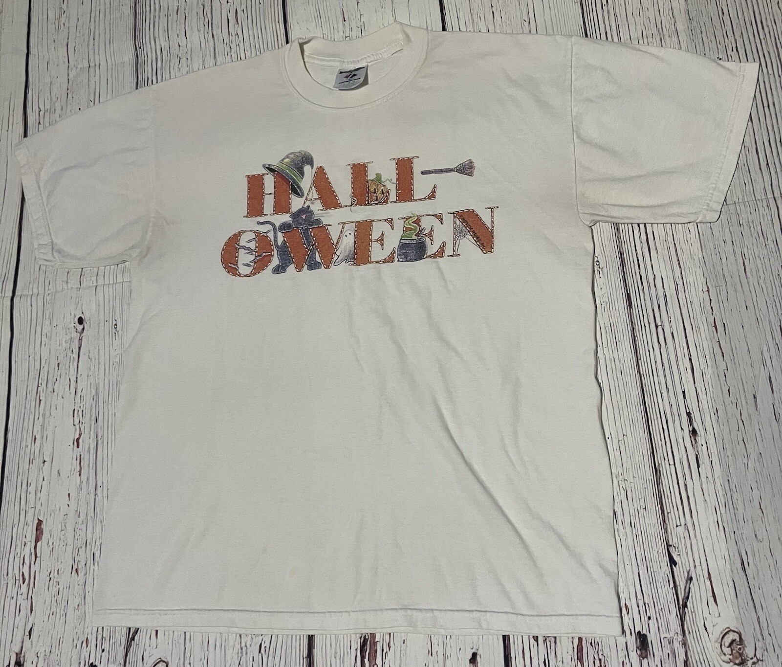 VTG Vintage Halloween T Shirt Spell Out Witch Broom Cauldron Cat Pumpkin Size L gallery