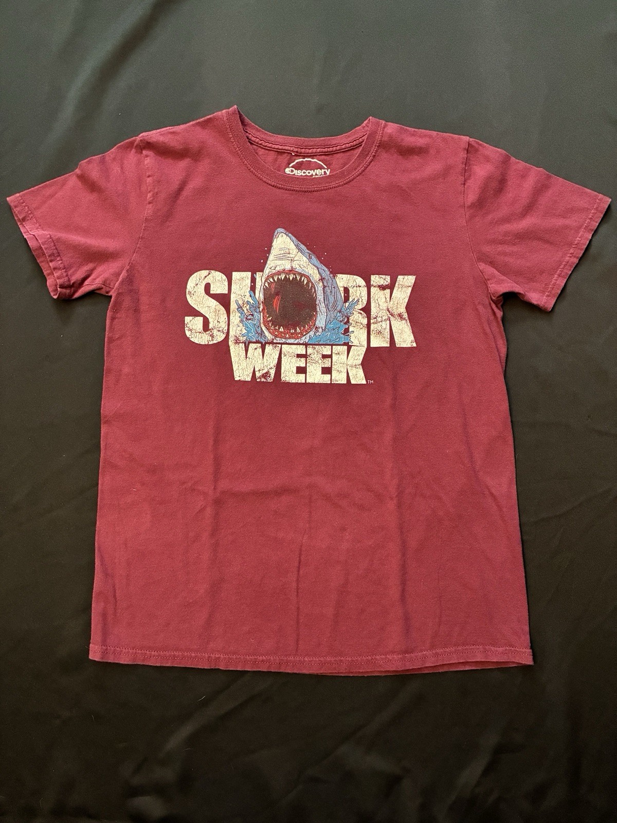 Shark Week Men’s T-Shirt Sz M Graphic Maroon Red Discovery Channel Store