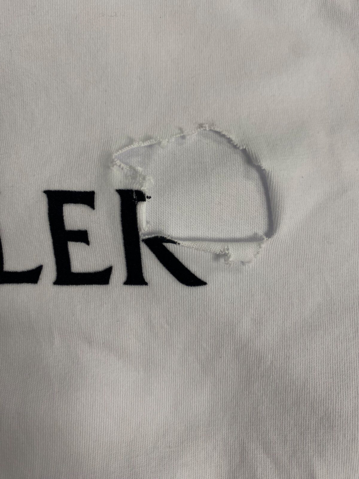 Moncler Men's White Short Sleeve Logo Patch T-Shirt Size M gallery
