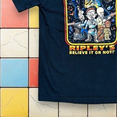 Vintage Y2K Ripley’s Bizarre Wars Graphic Tee M Sci-Fi Parody Star Movie Shirt